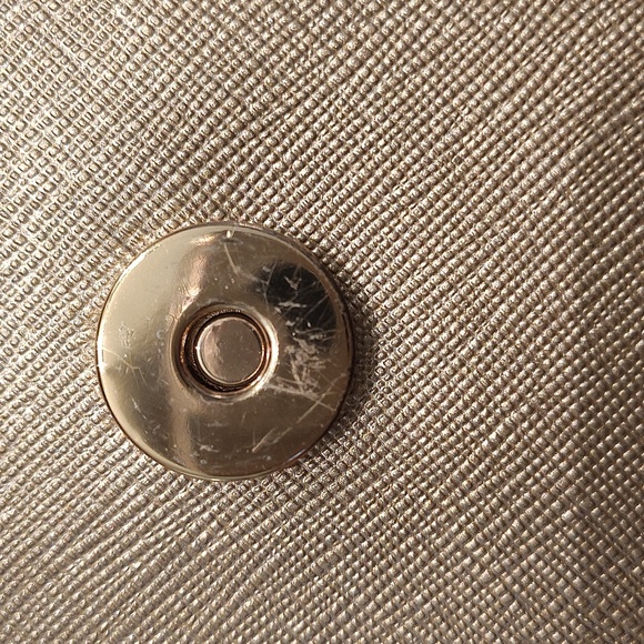 LIKE🆕MK: Michael Kors On-the-Go Mini Crossbody Bag Gold - Picture 12 of 13